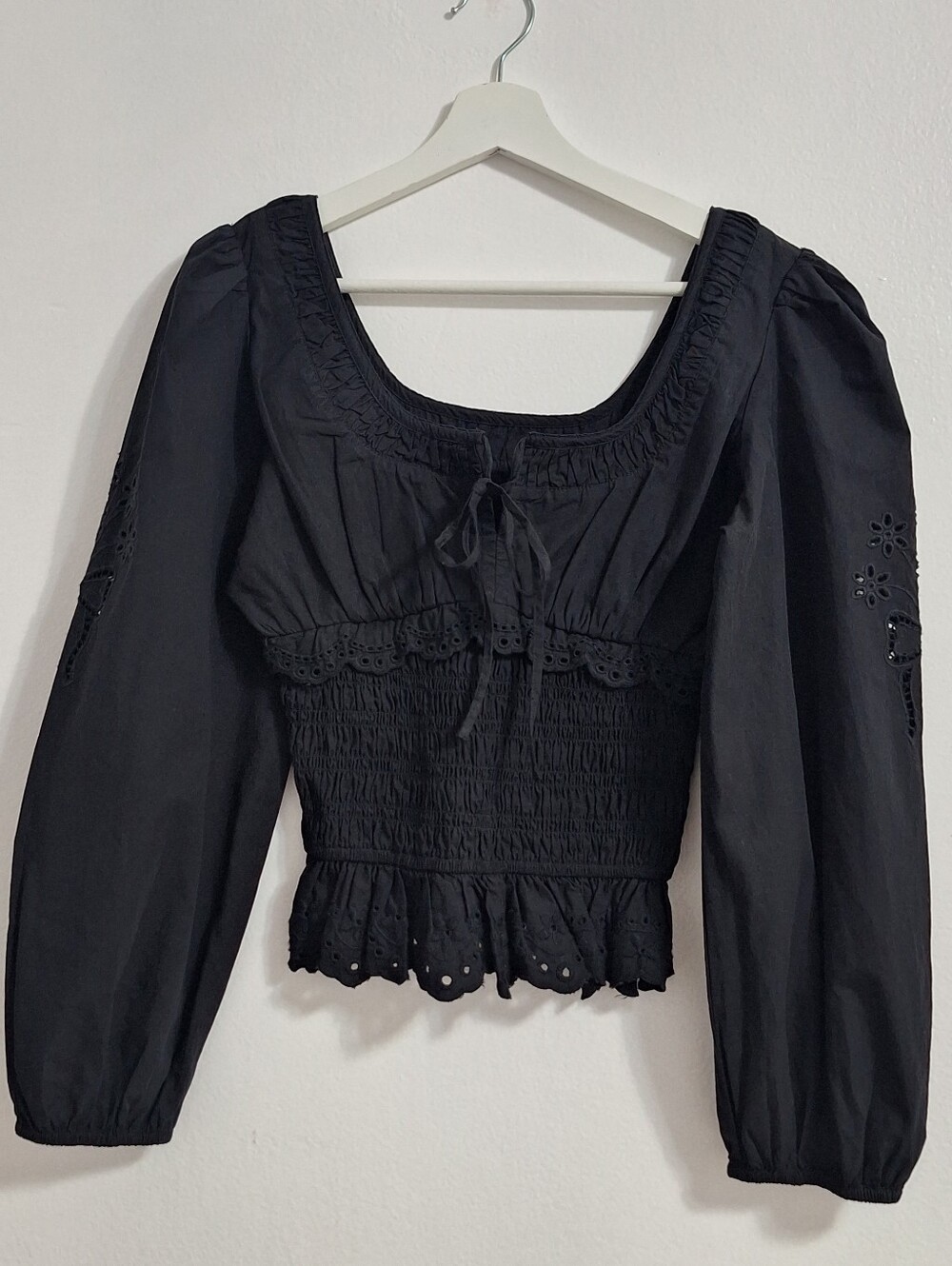 NWOT Damson Madder Black Smocked Peasant Blouse with Puff Sleeves